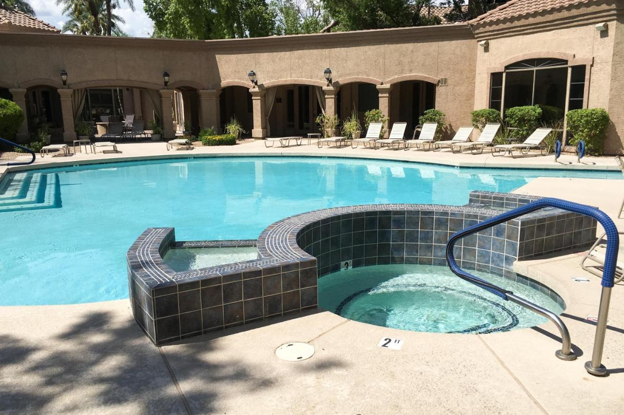 The Signature Unit & Breezy Desert Retreat Apartment